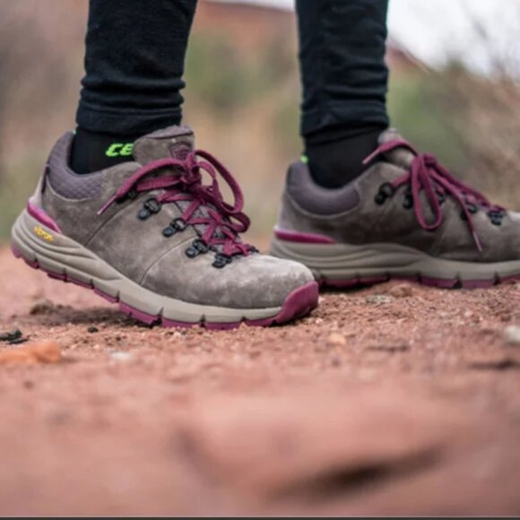 DANNER Mountain 600 Low Shoes Womens Size 7.5 Gray Plum Vibram Hiking Suede - Picture 1 of 11